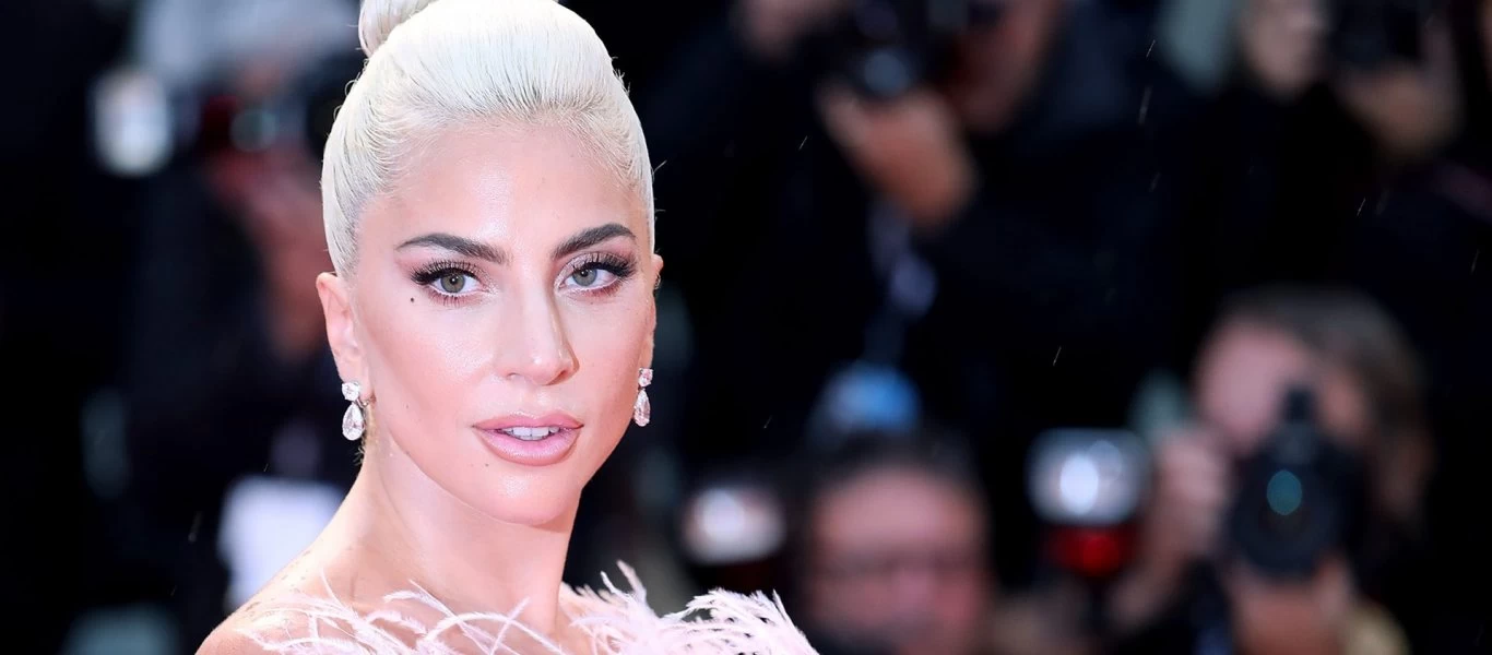 Η Lady Gaga στην μπανιέρα της χαλαρώνει με... παγάκια (φωτό)